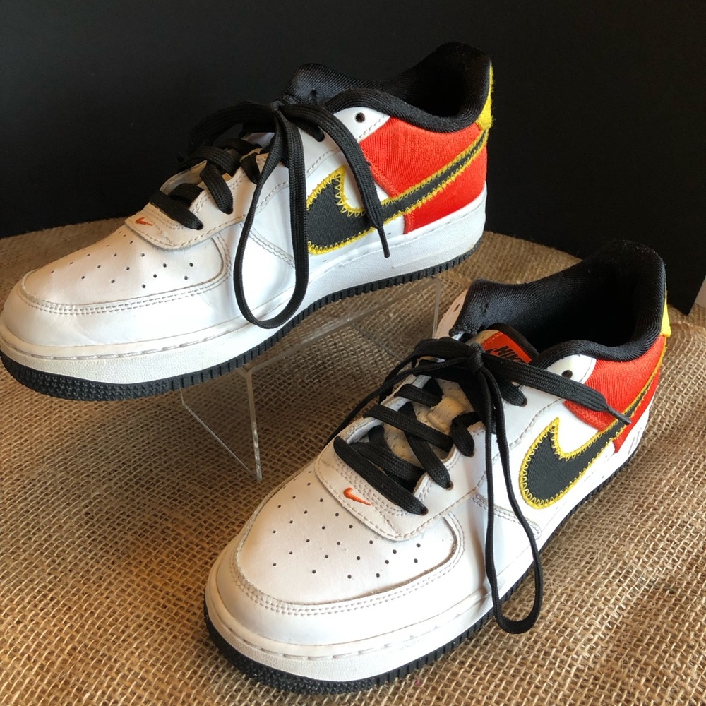Nike Air Rayguns size 7Y used but in great condition. No box